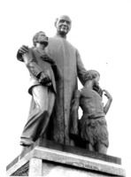 Anteprima di Due foto del monumento eretto a D. Pietro Ricaldone a Mirabello. [All. busta non attinente.]