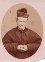 Anteprima di Ritratto ovale di Don Bosco con berretta e mani giunte