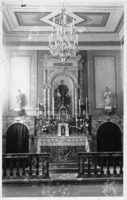 Anteprima di Altare con statua di San Giovanni Bosco tra i giovani (interno di cappella/chiesa)