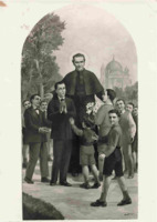 Anteprima di Don Bosco in mezzo ai giovani e chierichetti (Fiume)