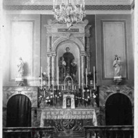 Anteprima di Altare con statua di San Giovanni Bosco tra i giovani (interno di cappella/chiesa)
